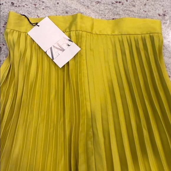 Zara Vibrant Yellow A-Line Skirt - Picture 3 of 3